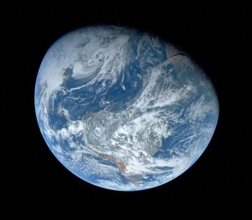 APP下载-地球悬浮在太空中,没有任何支撑,为什么不会“掉”下去?