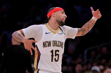 网页版地址-美记：湖人、火箭、马刺和尼克斯有意阿尔瓦拉多 后者值多个次轮