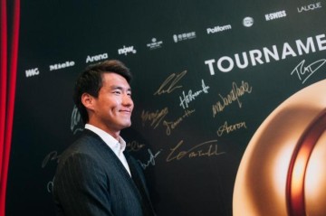 赛季还没开始，布云朝克特就获奖了