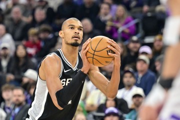 BB Sports-锡安：文班是精英级别防守者 当冲击篮下时必须做出正确的决定