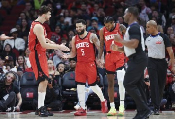 火箭凯歌高奏冲击西区第一 交易市场他们等待大鱼